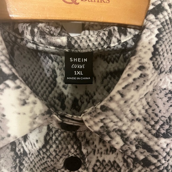 Snakeskin Button down - Picture 3 of 3